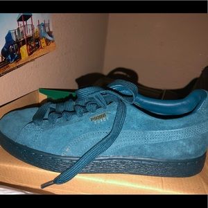 Puma tennis shoes